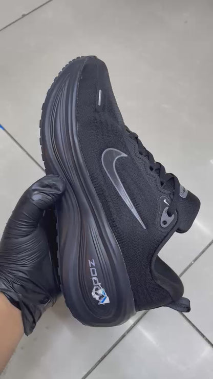 Nike Vomero Plus in "Black/Metallic"